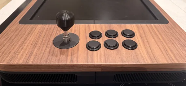 FLATBOY: the screen, the stick and the buttons in walnut